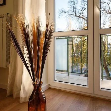 Ochota Sunny Apartment Warsaw Exterior photo